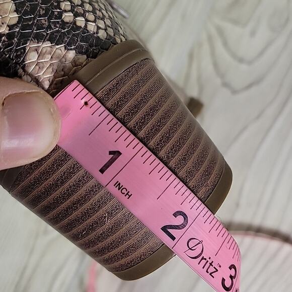 Maurices Amanda Snakeprint Slip On Ankle Boots Womens Size 8 - Picture 13 of 13